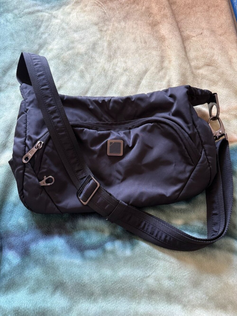 Lewis N. Clark Black Travel Crossbody Bag Lightweight Organizer Purse